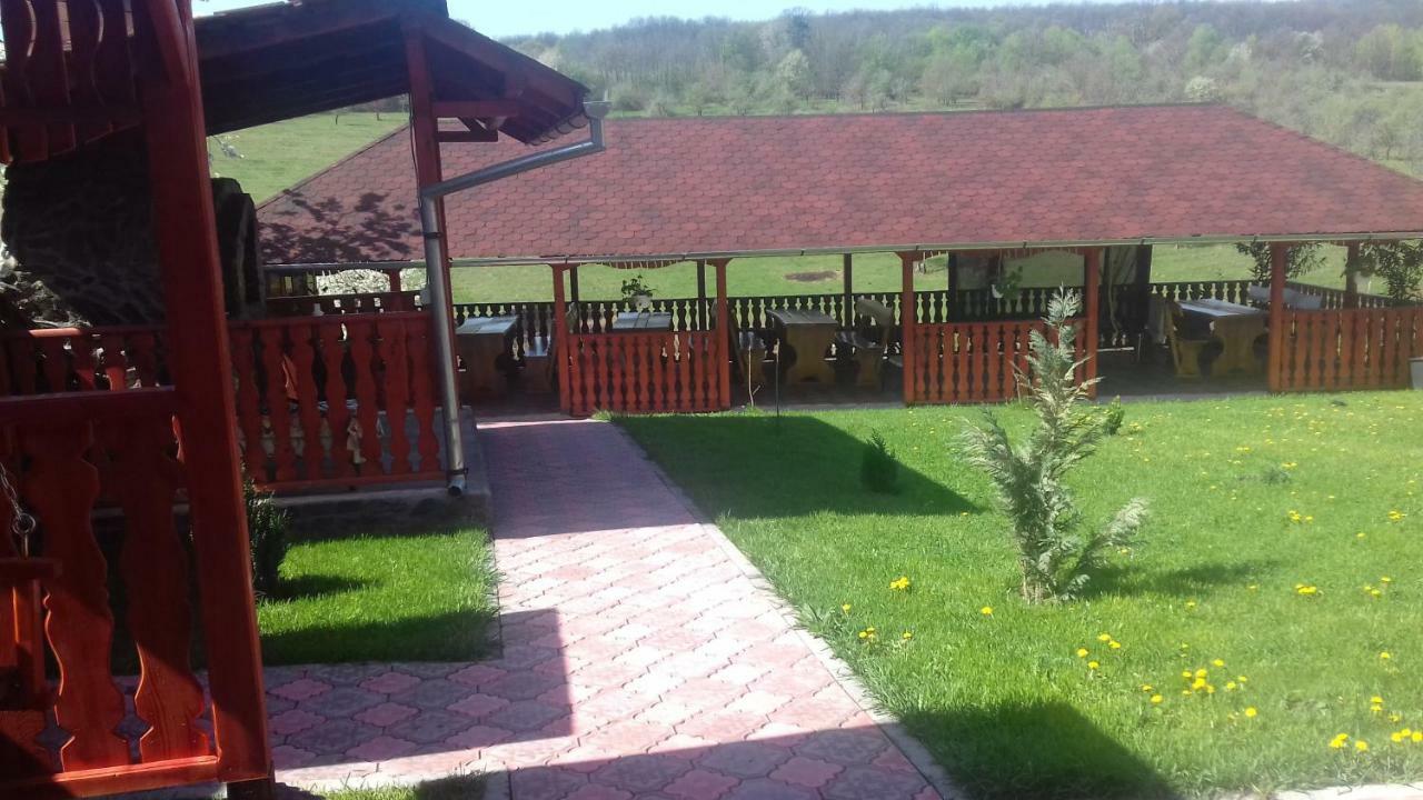 Готель Casa Leonardo Хацег Екстер'єр фото