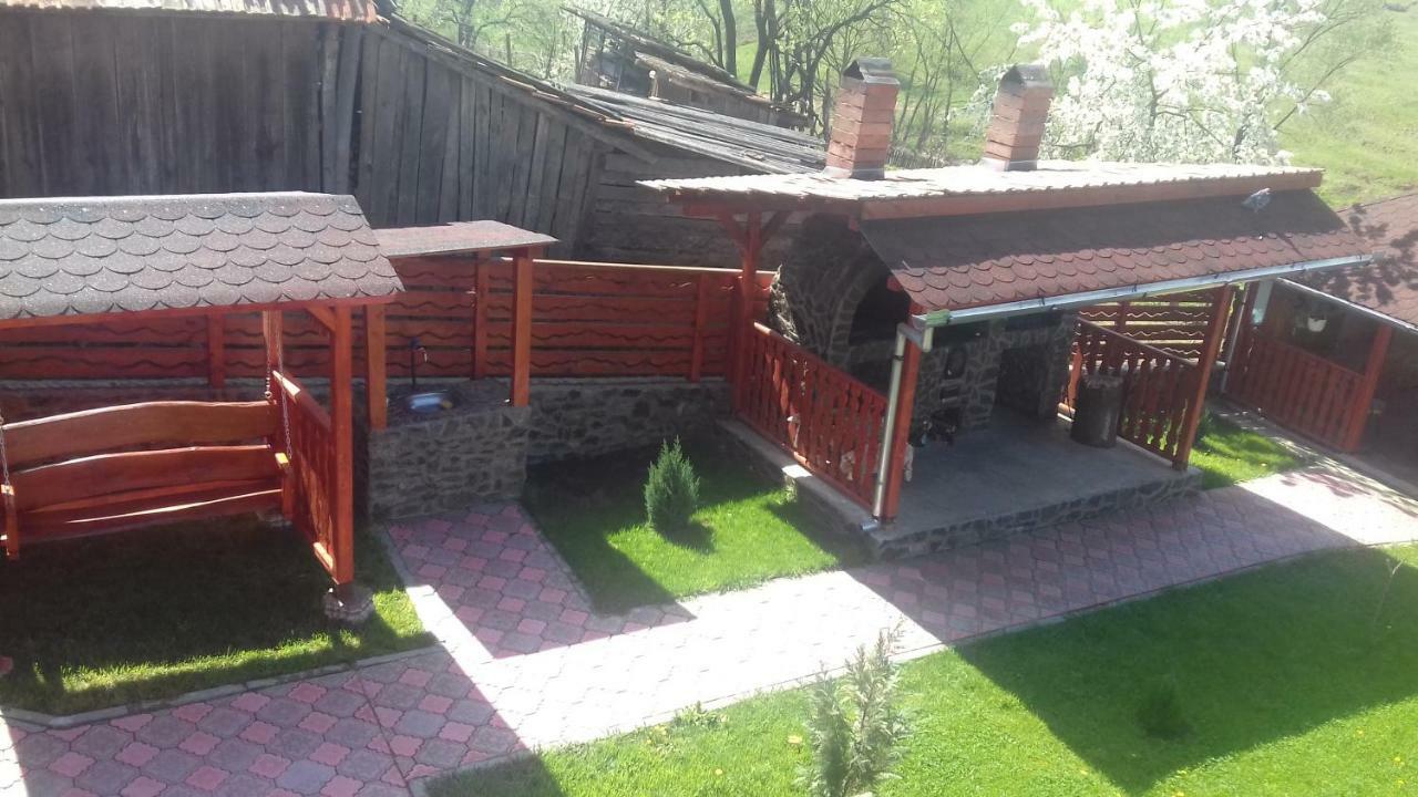 Готель Casa Leonardo Хацег Екстер'єр фото