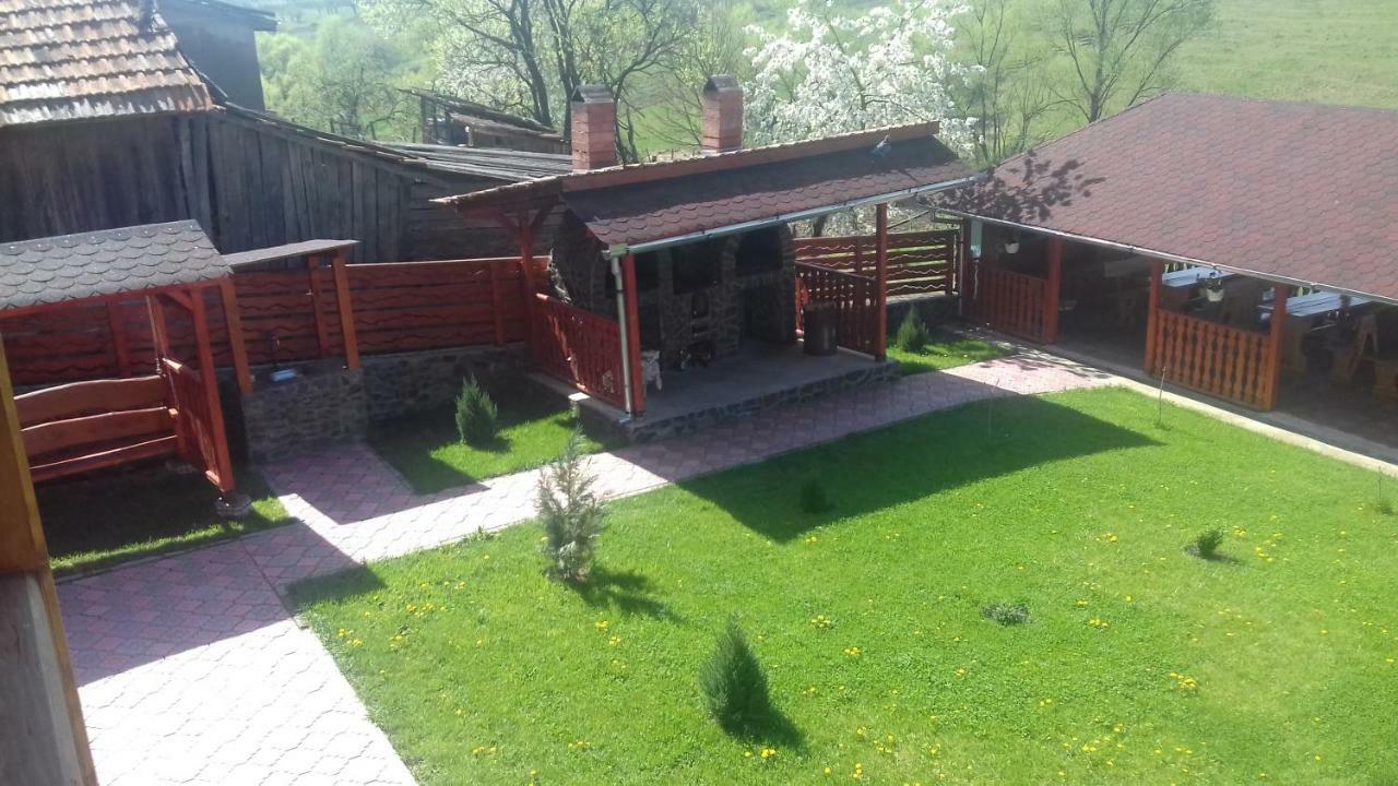 Готель Casa Leonardo Хацег Екстер'єр фото